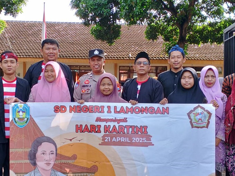 SDN 1 Lamongan Gelar Peringatan Hari Kartini dengan Upacara dan Kirab Budaya